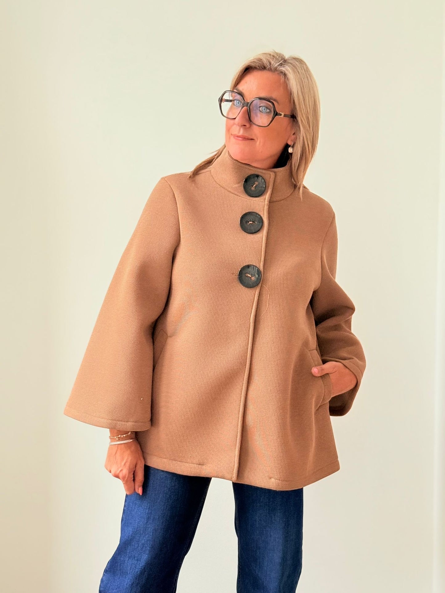 Mantel Bess Camel
