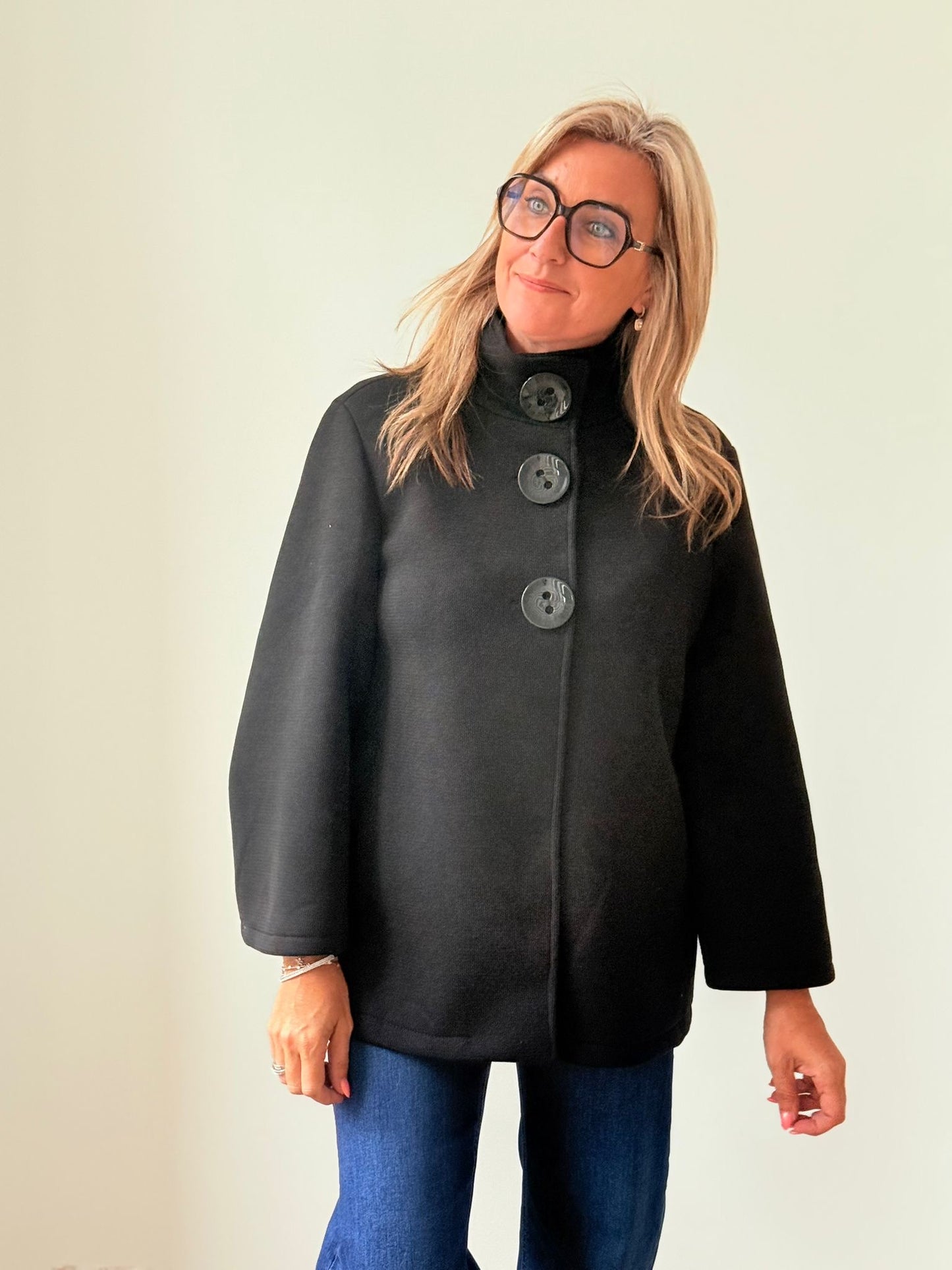 Mantel Bess Black