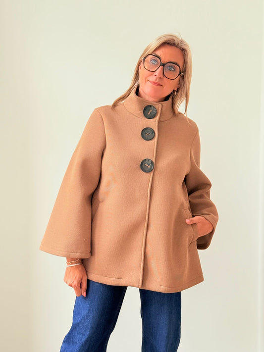 Mantel Bess Camel